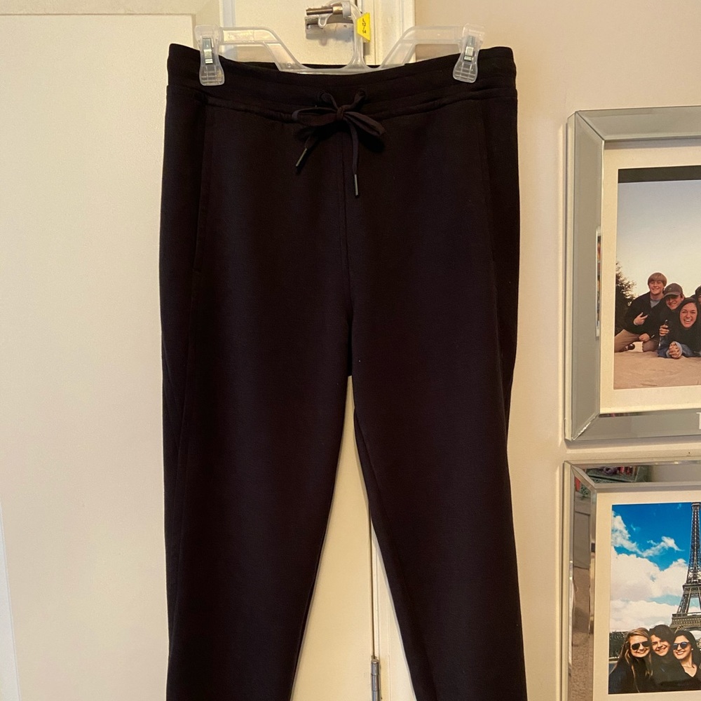 LULU LEMON SWEAT PANTS SIZE 6 barely worn